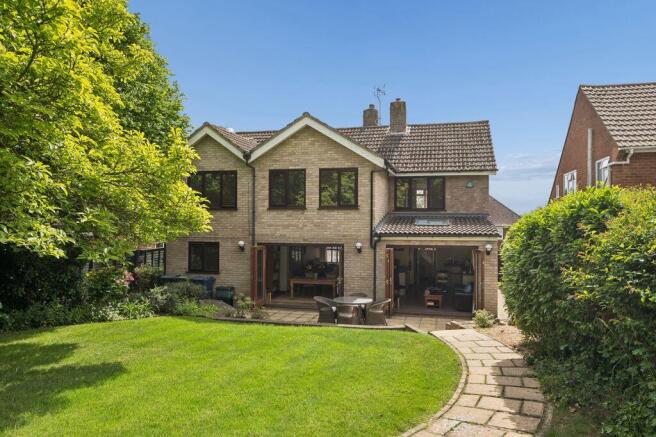 4 bed property, in Bourne End, £950,000