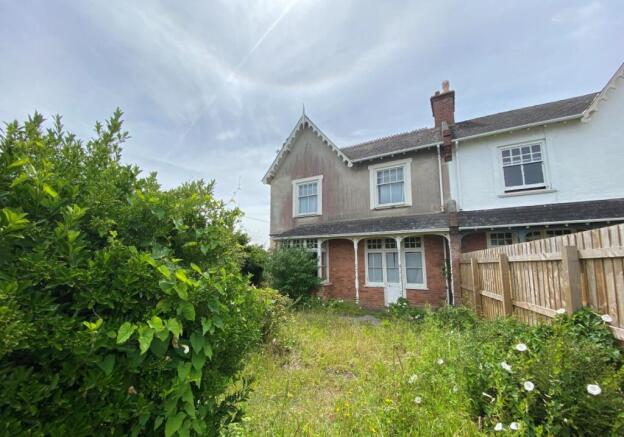 3 bed property, in 36 Studley Road, £220,000