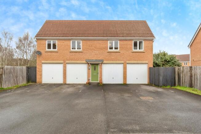 2 bed property, in Becketts Close, £165,000