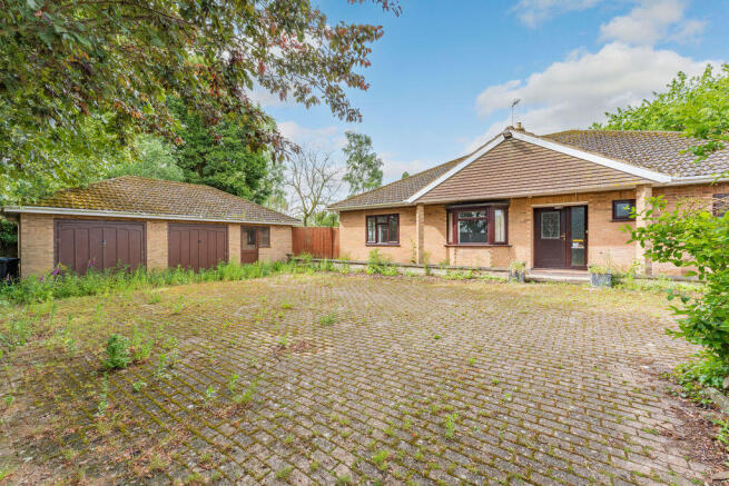 5 bed property, in Bell Lane, £500,000