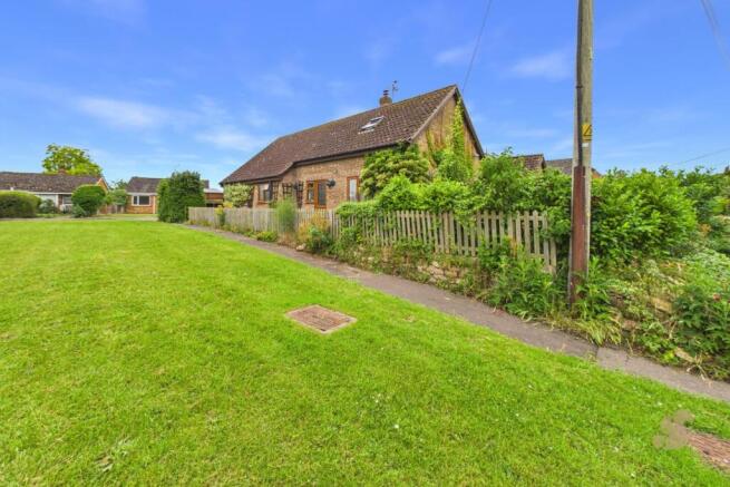 3 bed property, in School Road, £350,000