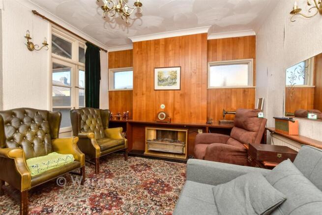 3 bed property, in High Street, £280,000
