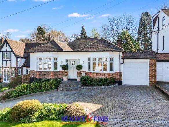 3 bed property, in Weald Close, £850,000