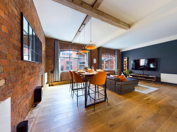 2 bed property, in Ellesmere Street, £425,000