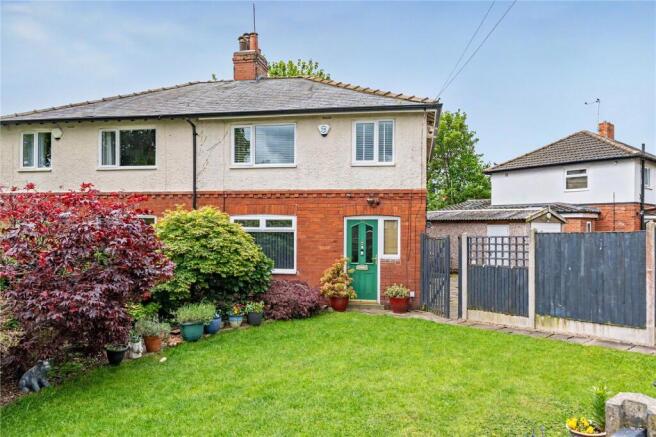 3 bed property, in Alexandra Road, £325,000