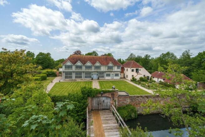 6 bed property, in Station Road, £3,000,000