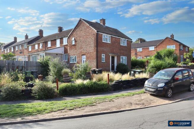 2 bed property, in Queen Elizabeth Road, £150,000
