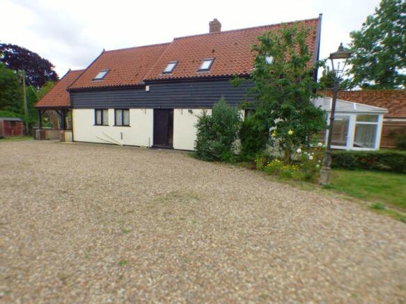 3 bed property, in Ipswich Road, £450,000