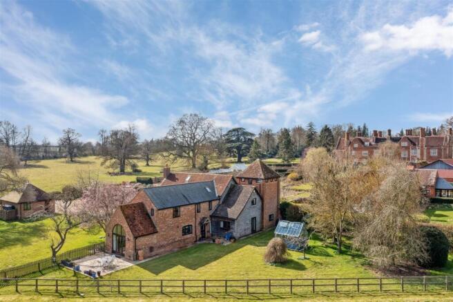 5 bed property, in Pound Lane, £1,500,000