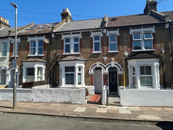 3 bed property, in Selkirk Road, £650,000