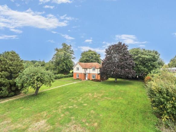 3 bed property, in Old Mill Lane, £420,000