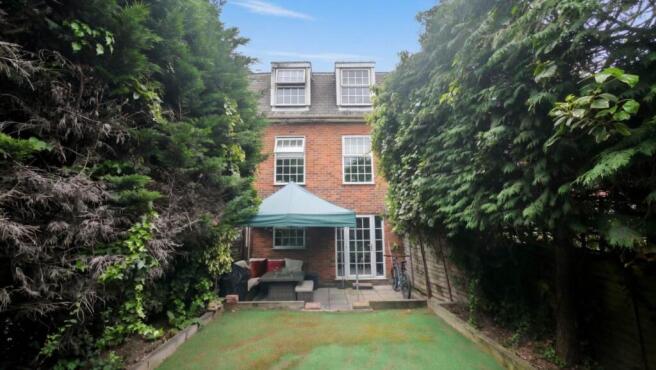 4 bed property, in Batterdale, £525,000