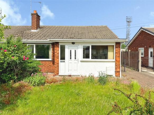 2 bed property, in Southfield Road, £150,000