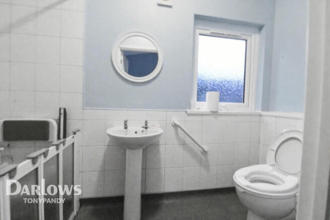 4 bed property, in Tyntyla Road, £130,000