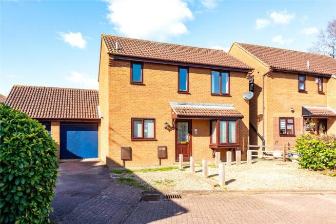 3 bed property, in Hockliffe Brae, £320,000