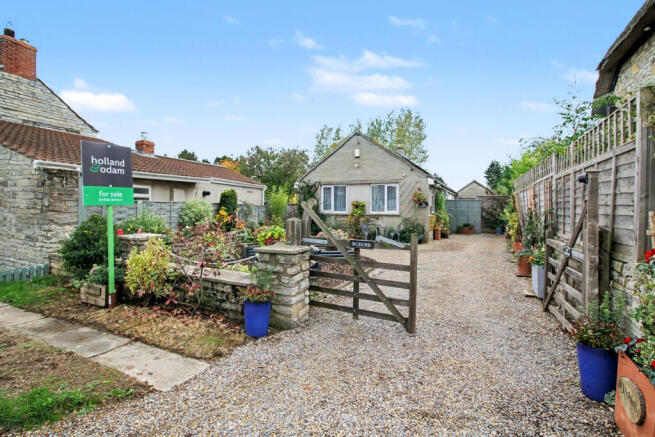 2 bed property, in Ham Lane, £367,500