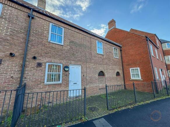 2 bed property, in Albion Street, £120,000