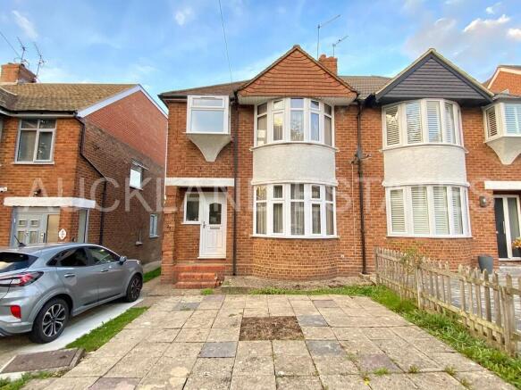 3 bed property, in Oulton Crescent, £564,950