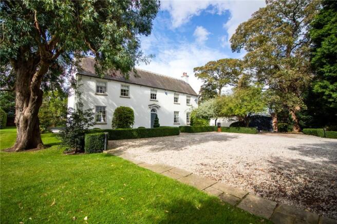 6 bed property, in Main Street, £995,000