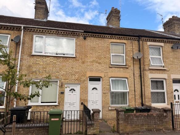 2 bed property, in Charles Street, £105,000