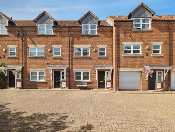 3 bed property, in Victoria Mews, £315,000