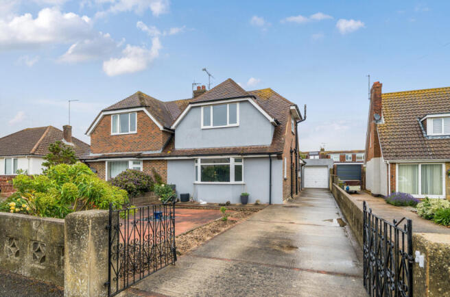 2 bed property, in Alexandra Road, £425,000