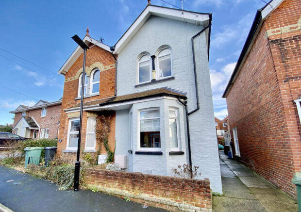 3 bed property, in St. Davids Road, £215,000