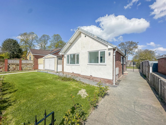 3 bed property, in Junction Lane, £375,000