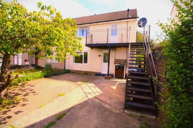 4 bed property, in Holbrook Road, £325,000