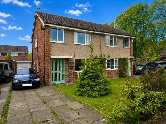 3 bed property, in Heron Close, £330,000