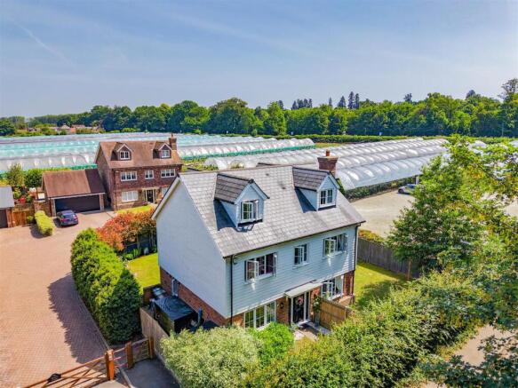 5 bed property, in Penny Close, £750,000