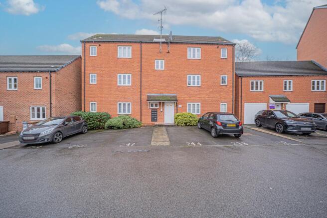 1 bed property, in Wharf Lane, £135,000