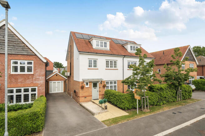 4 bed property, in Galton Way, £595,000