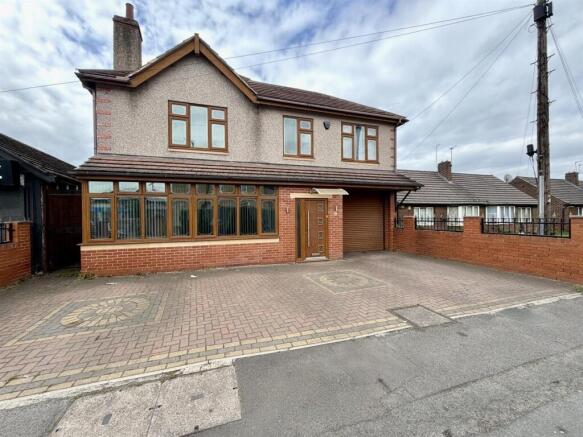 8 bed property, in Huddersfield Road, £550,000