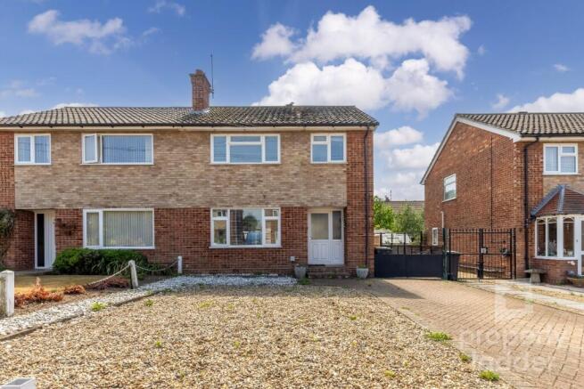 3 bed property, in Ardney Rise, £300,000