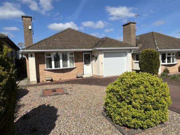 2 bed property, in Overdale Close, £350,000