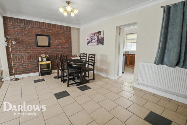 2 bed property, in Market Road, £150,000