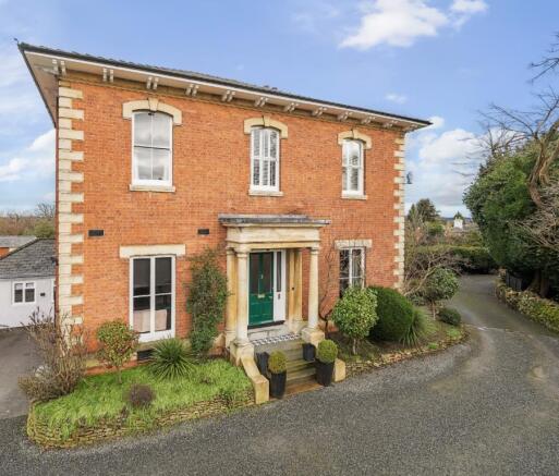 7 bed property, in Hereford, £725,000