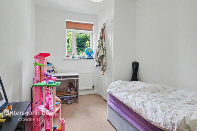 2 bed property, in Mill Green, £100,000