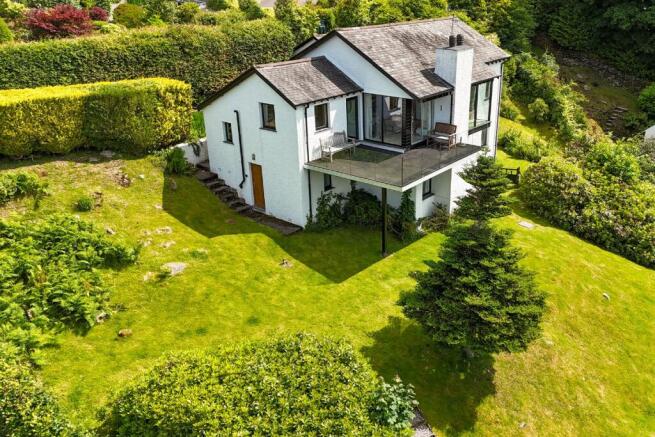 4 bed property, in Mallards, £1,000,000