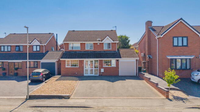 4 bed property, in Kirkstone Way, £425,000