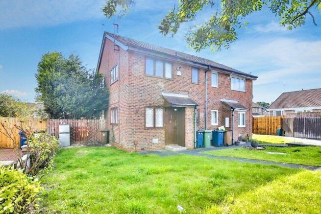 1 bed property, in Cormorant Close, £95,000