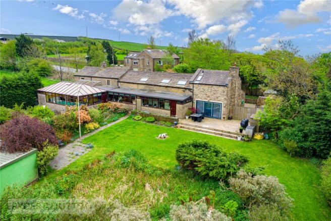 5 bed property, in Balkram Edge Road, £800,000