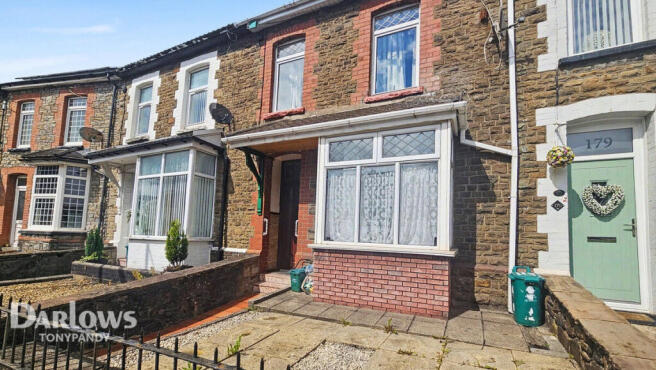 3 bed property, in Ynyswen Road, £125,000