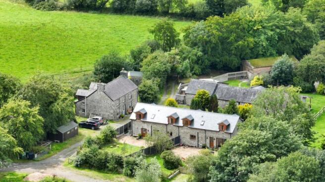 8 bed property, in Cross Inn, £675,000