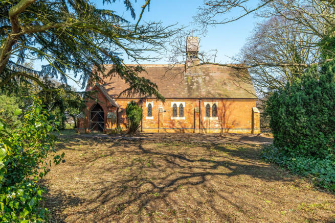3 bed property, in Fosse Road, £175,000