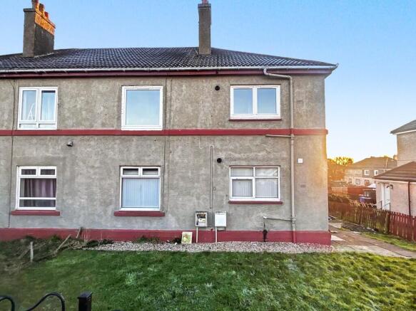 2 bed property, in Kinnier Road, £60,000
