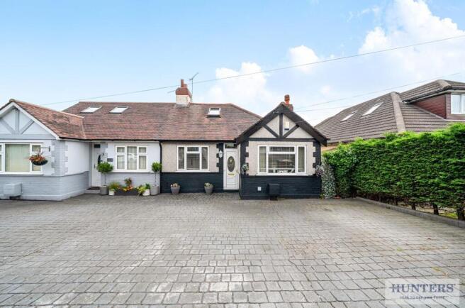 3 bed property, in Woodside Close, £530,000