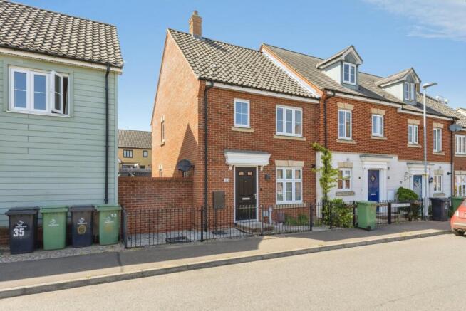 3 bed property, in Washington Drive, £210,000