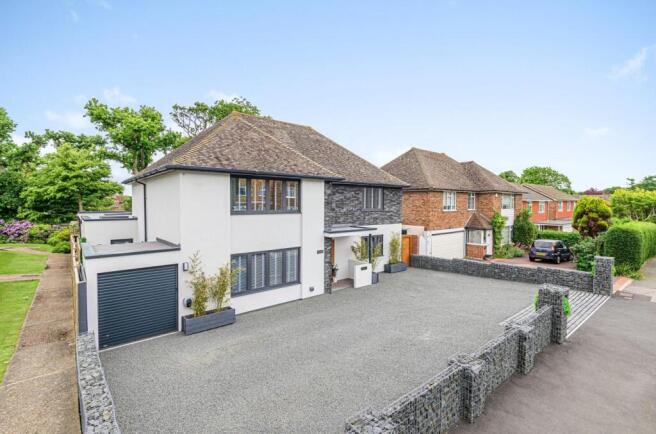 5 bed property, in Birkdale, £877,000